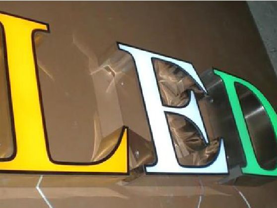 大兴介绍LED招牌的基础知识。